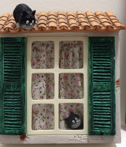 Gatitos en ventana